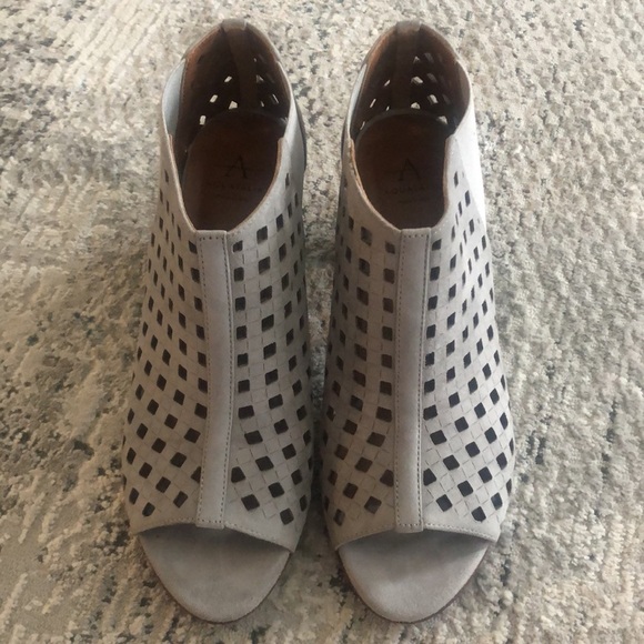 Aquatalia Shari Perforated Suede Cutout Peep Toe Pull On Booties 6 - Picture 3 of 8